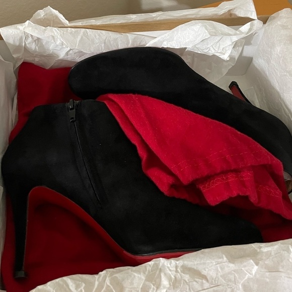 Christian Louboutin Shoes - Christian Louboutin, Belle bootie, Lux Veau Velour EU37 85mm black suede